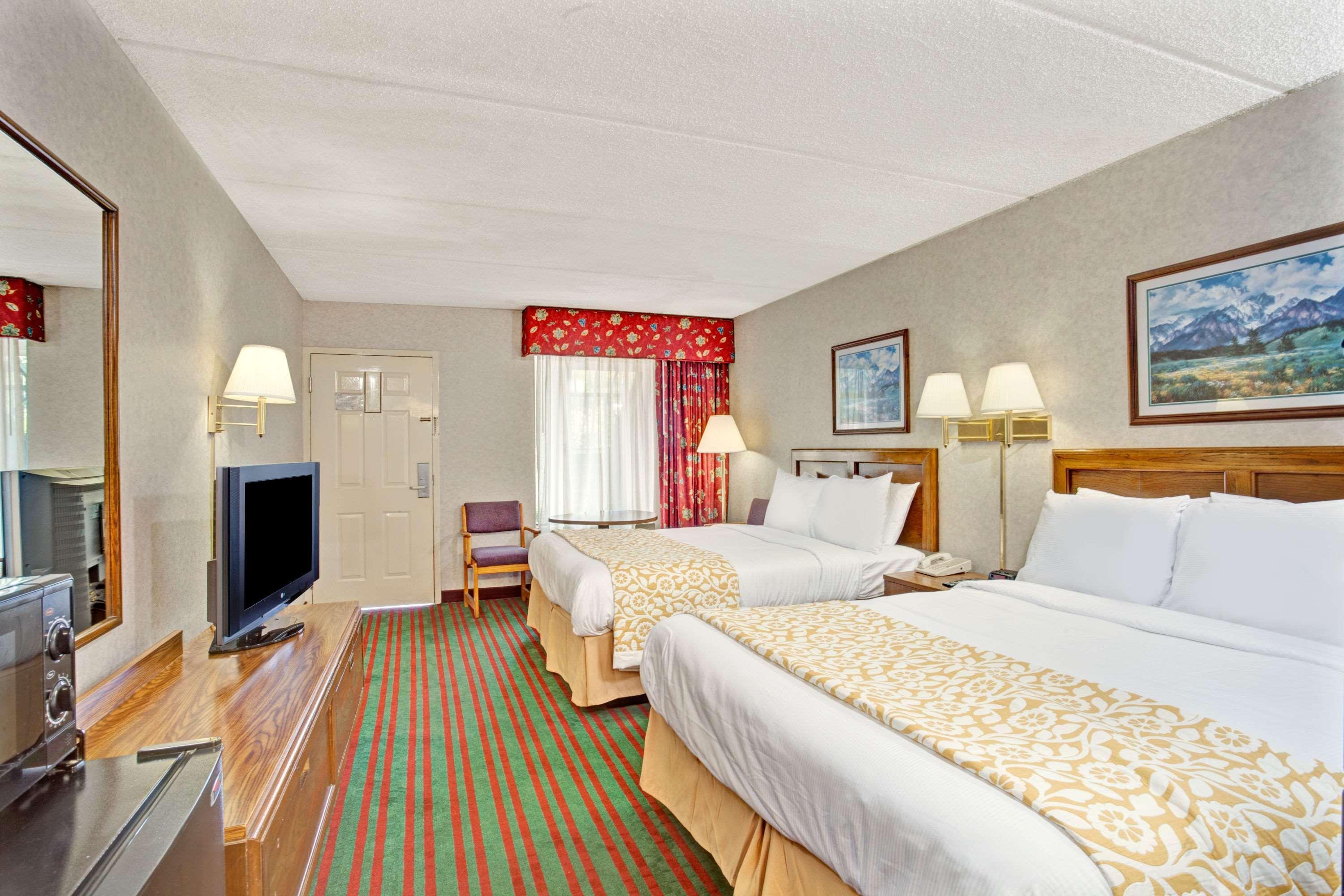 Days Inn By Wyndham Kodak/Sevierville Intrstate Smokeymntns Buitenkant foto